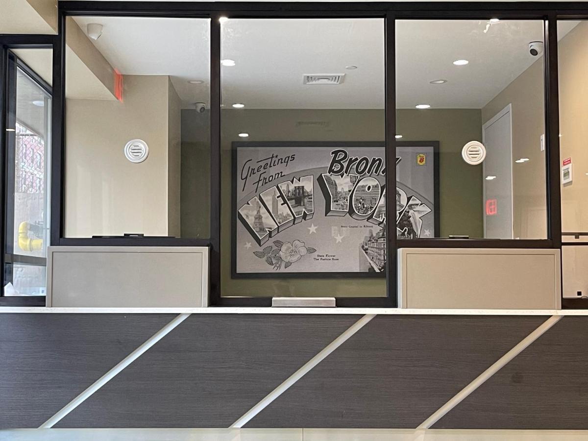 מלון ניו יורק Super 8 By Wyndham Bronx Near Botanical Garden מראה חיצוני תמונה